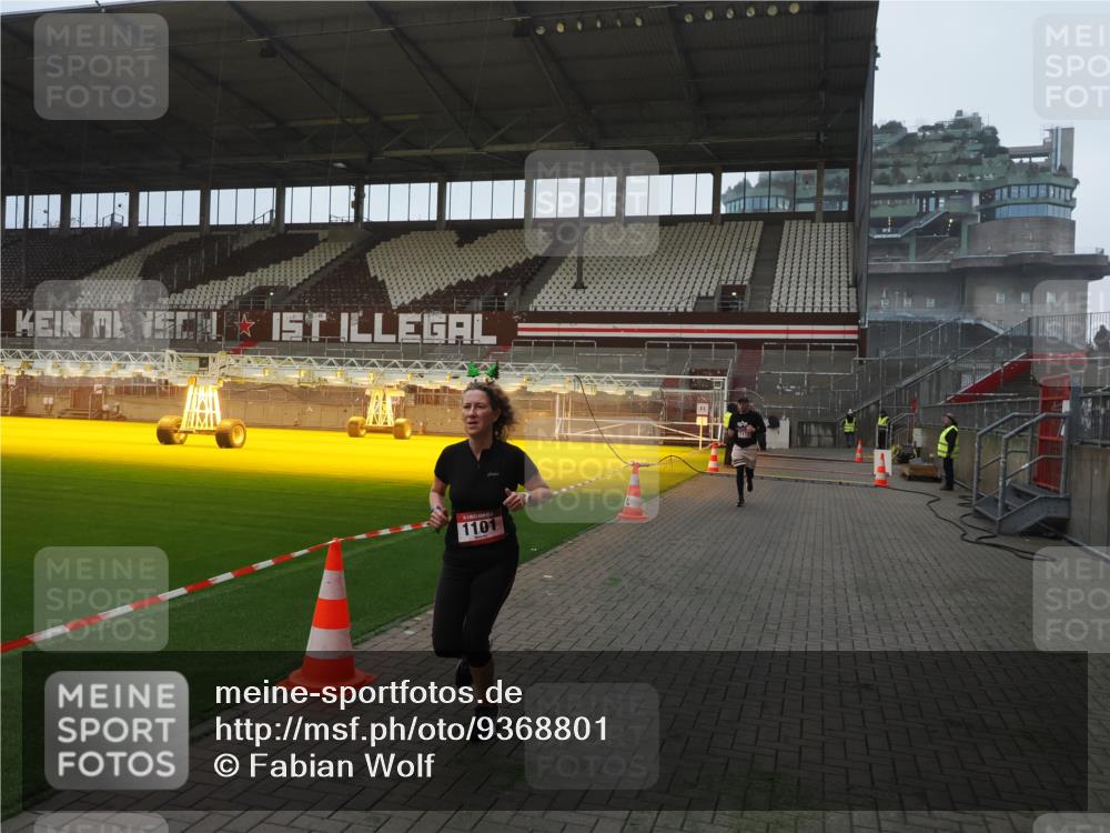 07.12.2025 - St. Pauli X-Mass-Run No. 15 Fabian Wolf http://msf.ph/oto/9368801 07.12.2025 09:55:16 Ziel 1101, 1113, 4087 meine-sportfotos.de