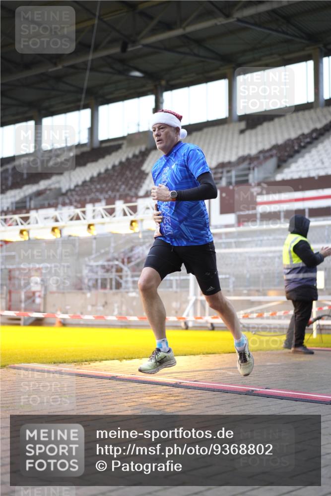 07.12.2025 - St. Pauli X-Mass-Run No. 15 Patografie http://msf.ph/oto/9368802 07.12.2025 11:16:25 Ziel 1017, 1350 meine-sportfotos.de