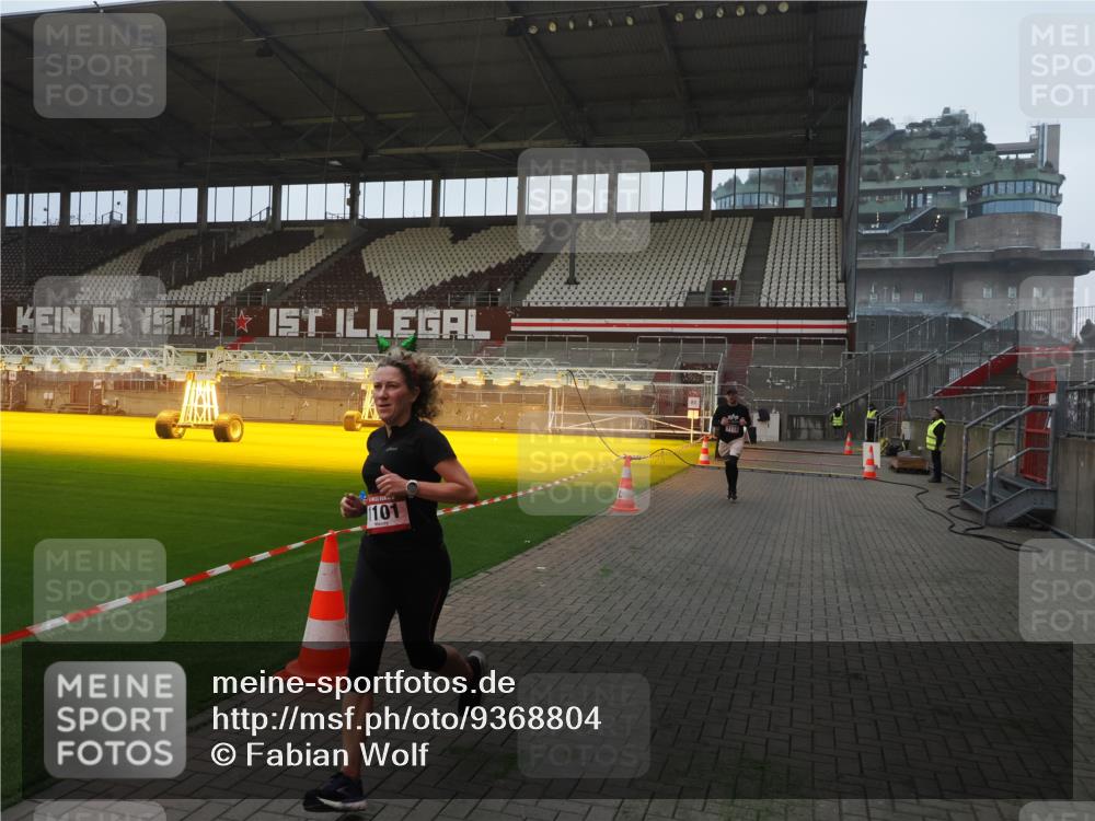07.12.2025 - St. Pauli X-Mass-Run No. 15 Fabian Wolf http://msf.ph/oto/9368804 07.12.2025 09:55:16 Ziel 1101, 1113, 4087 meine-sportfotos.de