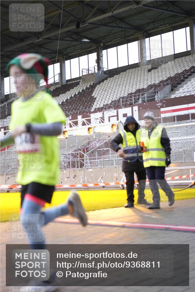 07.12.2025 - St. Pauli X-Mass-Run No. 15 Patografie http://msf.ph/oto/9368811 07.12.2025 11:17:09 Ziel 1122, 1127, 1340, 1531, 1686, 2766 meine-sportfotos.de