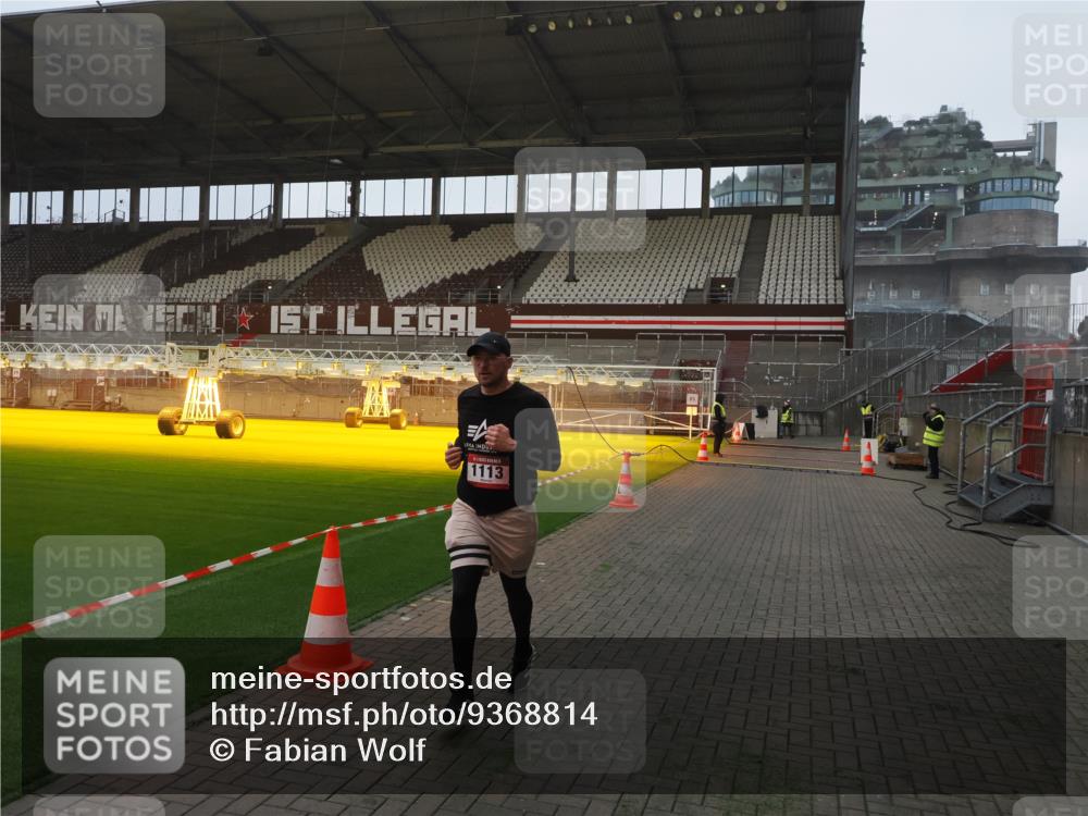 07.12.2025 - St. Pauli X-Mass-Run No. 15 Fabian Wolf http://msf.ph/oto/9368814 07.12.2025 09:55:19 Ziel 1101, 1113, 4087 meine-sportfotos.de