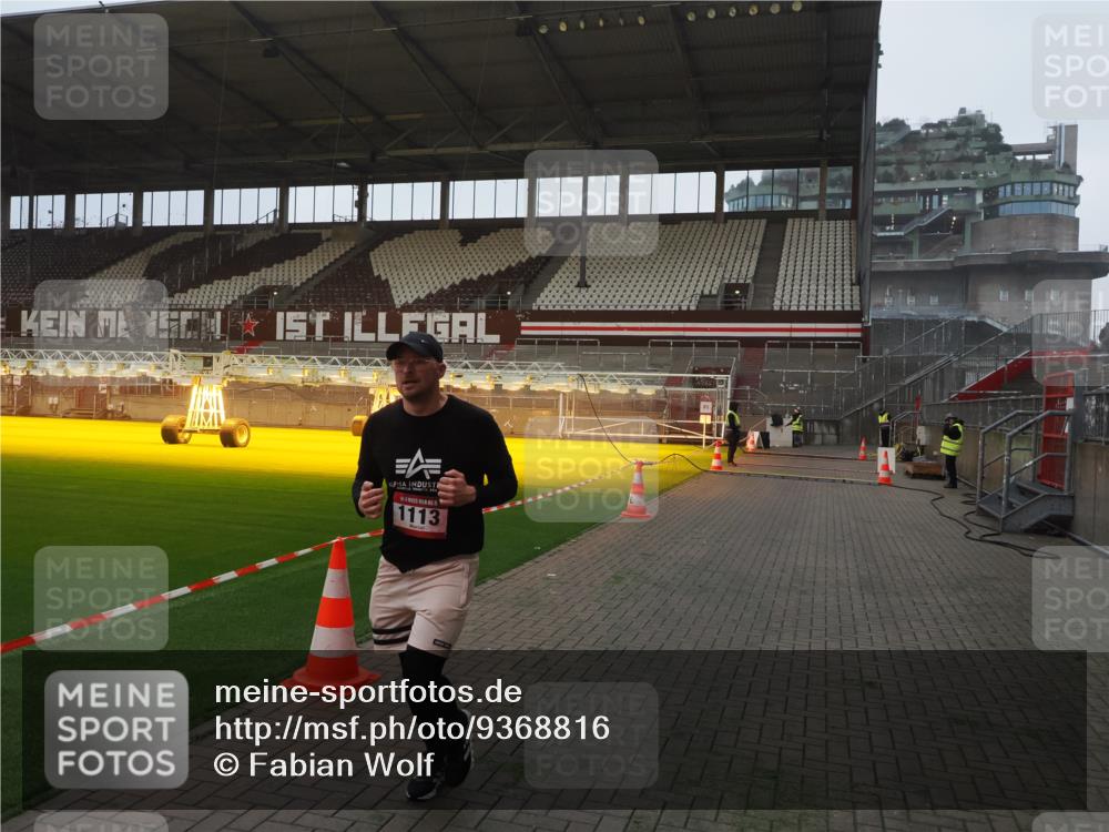07.12.2025 - St. Pauli X-Mass-Run No. 15 Fabian Wolf http://msf.ph/oto/9368816 07.12.2025 09:55:20 Ziel 1101, 1113, 4087 meine-sportfotos.de