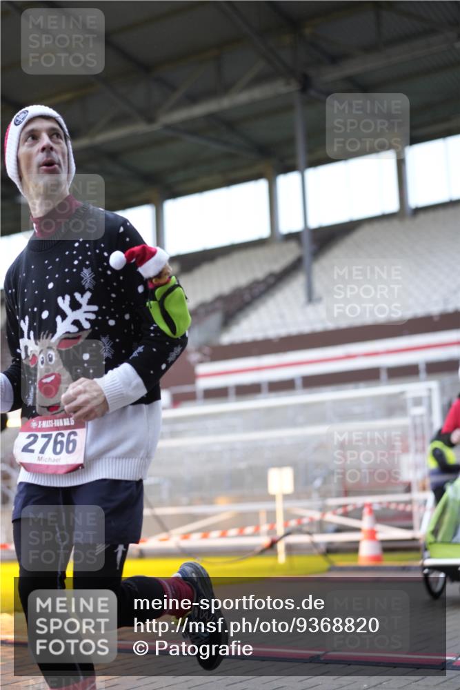 07.12.2025 - St. Pauli X-Mass-Run No. 15 Patografie http://msf.ph/oto/9368820 07.12.2025 11:17:13 Ziel 1122, 1125, 1127, 1130, 1340, 1529, 1531, 1686, 2766, 2846, 2849 meine-sportfotos.de