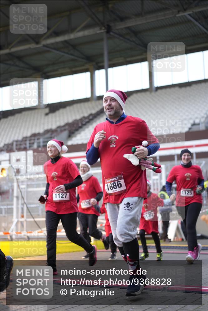 07.12.2025 - St. Pauli X-Mass-Run No. 15 Patografie http://msf.ph/oto/9368828 07.12.2025 11:17:15 Ziel 551, 1122, 1125, 1127, 1130, 1340, 1529, 1531, 1686, 2477, 2766, 2846, 2849 meine-sportfotos.de