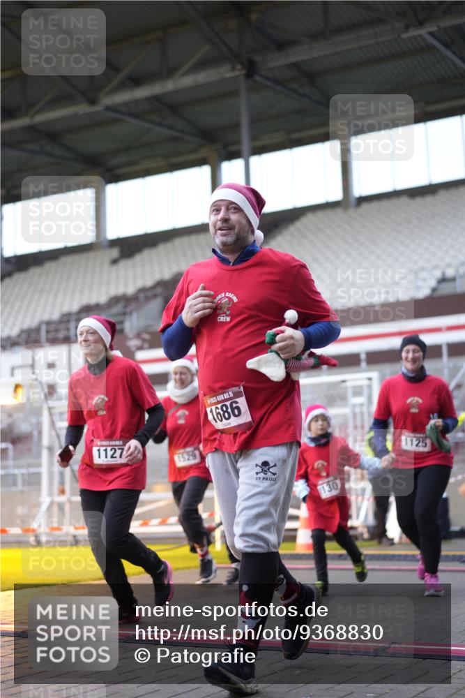 07.12.2025 - St. Pauli X-Mass-Run No. 15 Patografie http://msf.ph/oto/9368830 07.12.2025 11:17:15 Ziel 551, 1122, 1125, 1127, 1130, 1340, 1529, 1531, 1686, 2477, 2766, 2846, 2849 meine-sportfotos.de