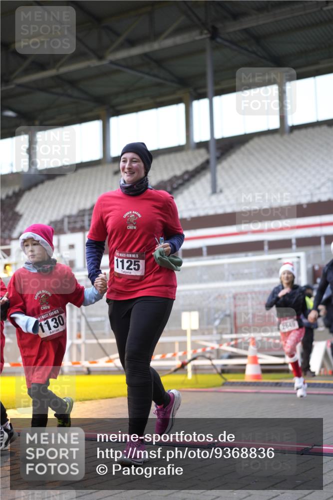 07.12.2025 - St. Pauli X-Mass-Run No. 15 Patografie http://msf.ph/oto/9368836 07.12.2025 11:17:16 Ziel 551, 1122, 1125, 1127, 1130, 1340, 1529, 1531, 1686, 2477, 2766, 2846, 2849 meine-sportfotos.de