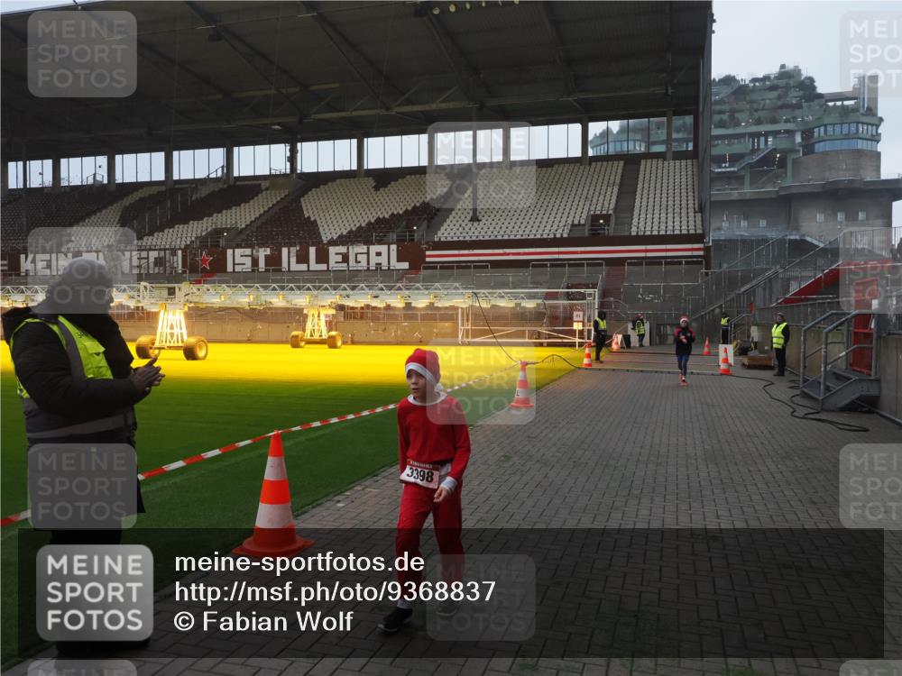 07.12.2025 - St. Pauli X-Mass-Run No. 15 Fabian Wolf http://msf.ph/oto/9368837 07.12.2025 09:55:51 Ziel 312, 1744, 3398 meine-sportfotos.de