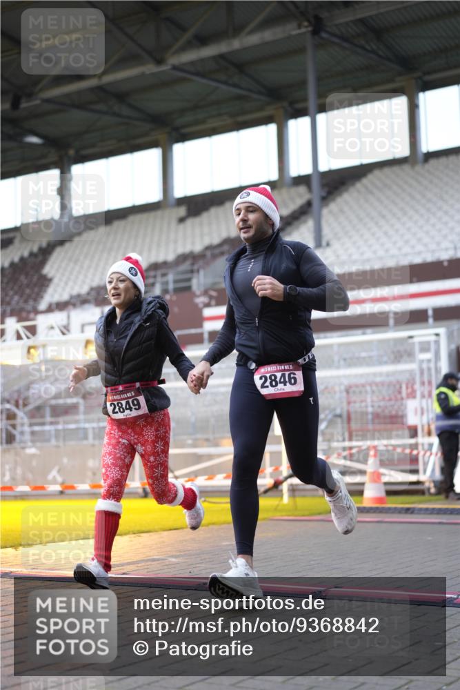 07.12.2025 - St. Pauli X-Mass-Run No. 15 Patografie http://msf.ph/oto/9368842 07.12.2025 11:17:17 Ziel 551, 1122, 1125, 1127, 1130, 1340, 1529, 1531, 1686, 2477, 2766, 2846, 2849 meine-sportfotos.de