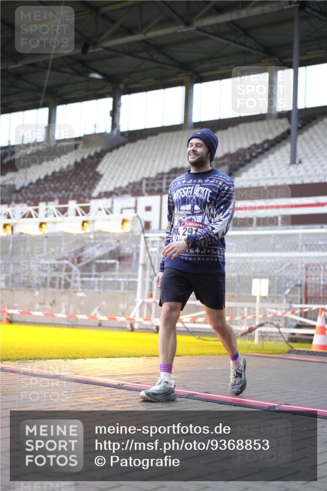 07.12.2025 - St. Pauli X-Mass-Run No. 15 Patografie http://msf.ph/oto/9368853 07.12.2025 11:17:44 Ziel 845, 2915, 4627 meine-sportfotos.de