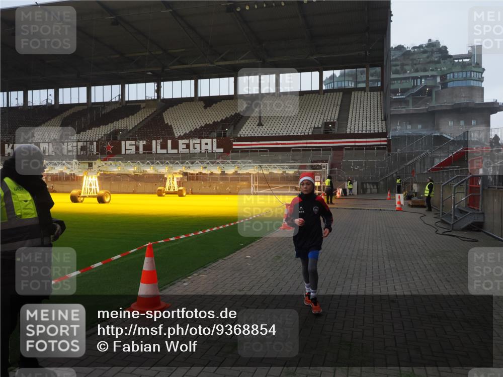 07.12.2025 - St. Pauli X-Mass-Run No. 15 Fabian Wolf http://msf.ph/oto/9368854 07.12.2025 09:55:58 Ziel 312, 3398 meine-sportfotos.de