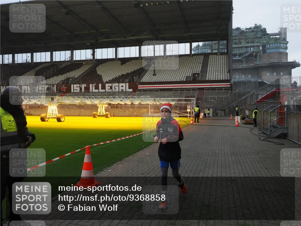 07.12.2025 - St. Pauli X-Mass-Run No. 15 Fabian Wolf http://msf.ph/oto/9368858 07.12.2025 09:55:58 Ziel 312, 3398 meine-sportfotos.de