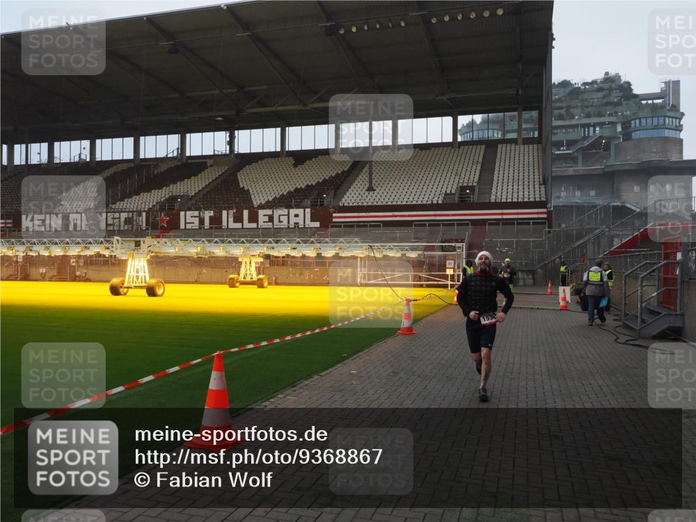 07.12.2025 - St. Pauli X-Mass-Run No. 15 Fabian Wolf http://msf.ph/oto/9368867 07.12.2025 09:56:10 Ziel 1483, 1530 meine-sportfotos.de