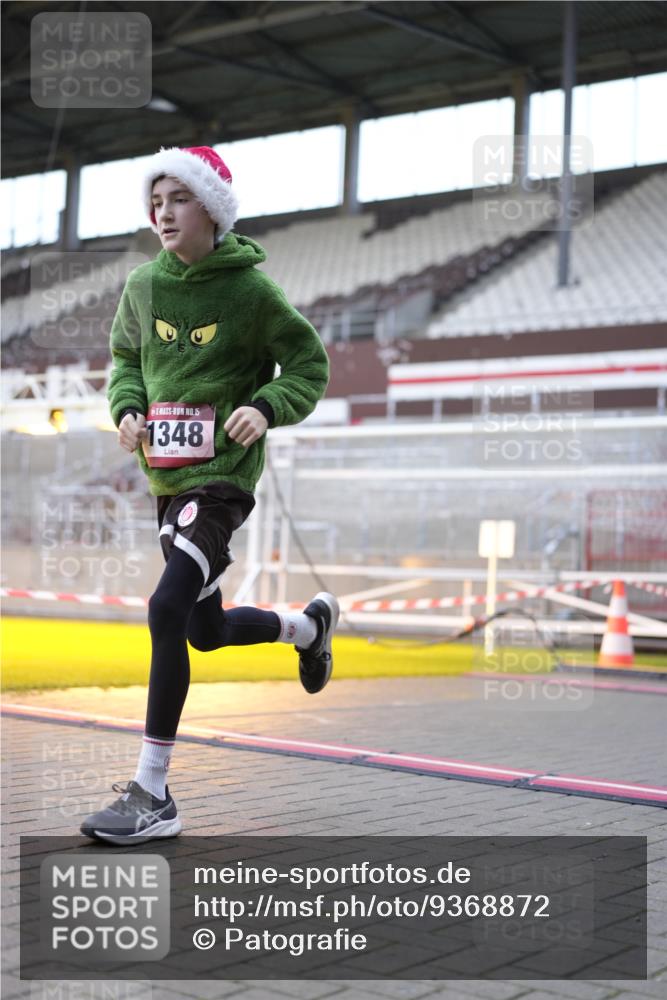 07.12.2025 - St. Pauli X-Mass-Run No. 15 Patografie http://msf.ph/oto/9368872 07.12.2025 11:18:04 Ziel 1325, 1348, 3201, 3221, 3327 meine-sportfotos.de