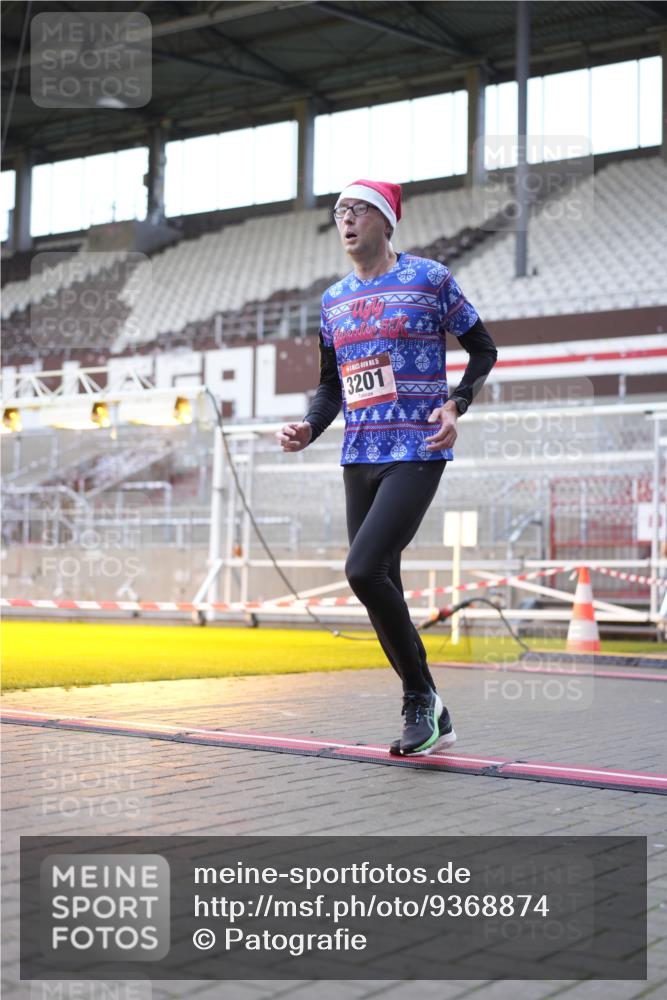 07.12.2025 - St. Pauli X-Mass-Run No. 15 Patografie http://msf.ph/oto/9368874 07.12.2025 11:18:09 Ziel 1325, 1348, 3201, 3221, 3327 meine-sportfotos.de
