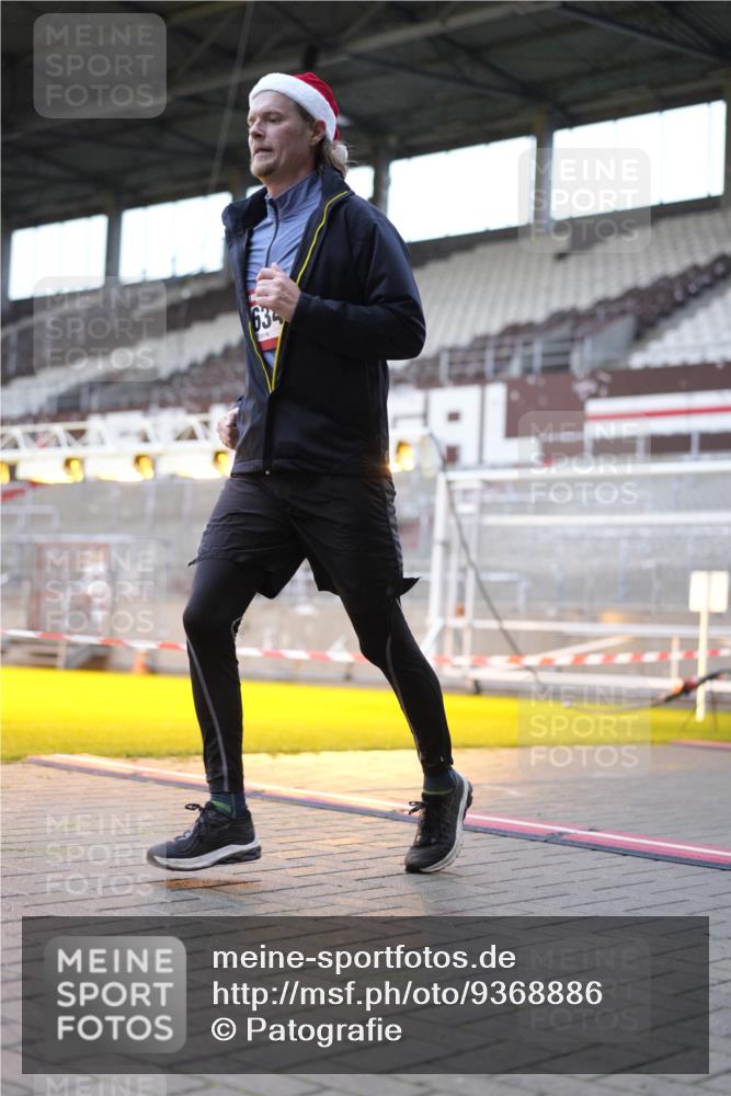 07.12.2025 - St. Pauli X-Mass-Run No. 15 Patografie http://msf.ph/oto/9368886 07.12.2025 11:18:25 Ziel 2045, 2918, 3138, 3158, 3304, 3634, 3636 meine-sportfotos.de