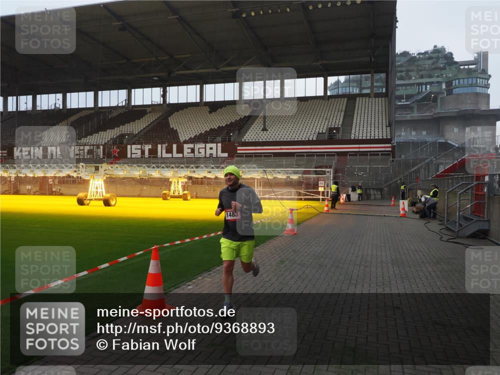 07.12.2025 - St. Pauli X-Mass-Run No. 15 Fabian Wolf http://msf.ph/oto/9368893 07.12.2025 09:56:15 Ziel 1483, 1530 meine-sportfotos.de