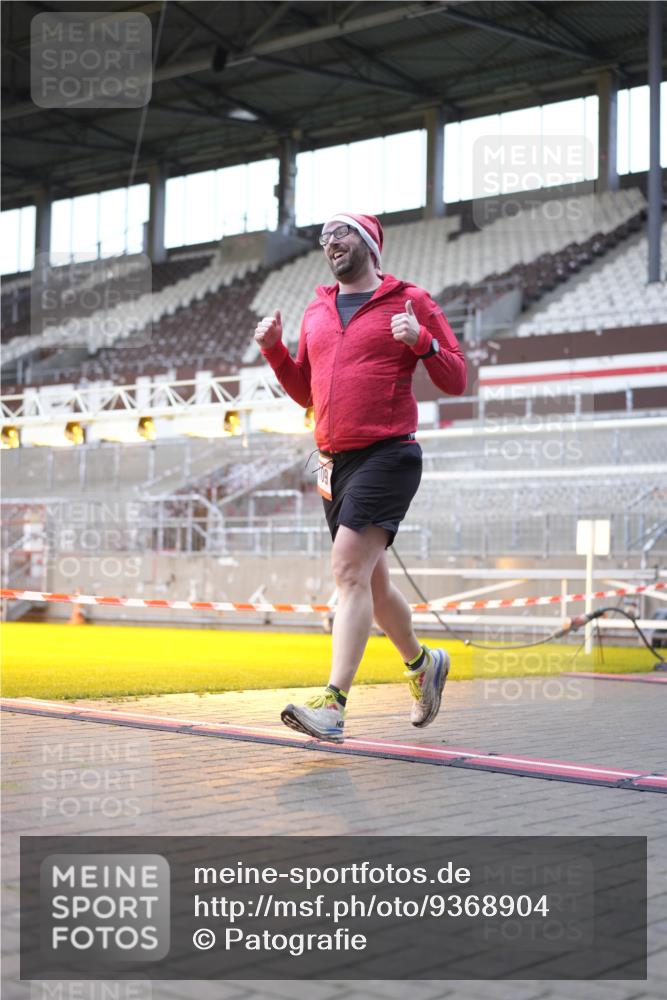 07.12.2025 - St. Pauli X-Mass-Run No. 15 Patografie http://msf.ph/oto/9368904 07.12.2025 11:18:45 Ziel 1109, 1322, 2064, 2067 meine-sportfotos.de