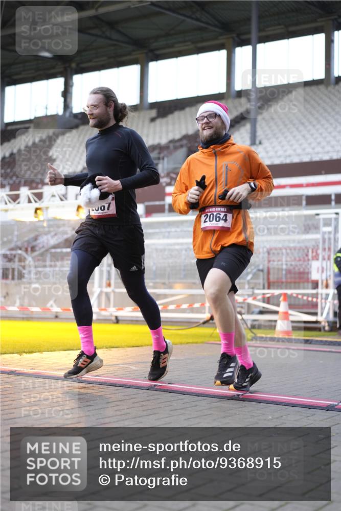07.12.2025 - St. Pauli X-Mass-Run No. 15 Patografie http://msf.ph/oto/9368915 07.12.2025 11:18:50 Ziel 1109, 1322, 2064, 2067 meine-sportfotos.de