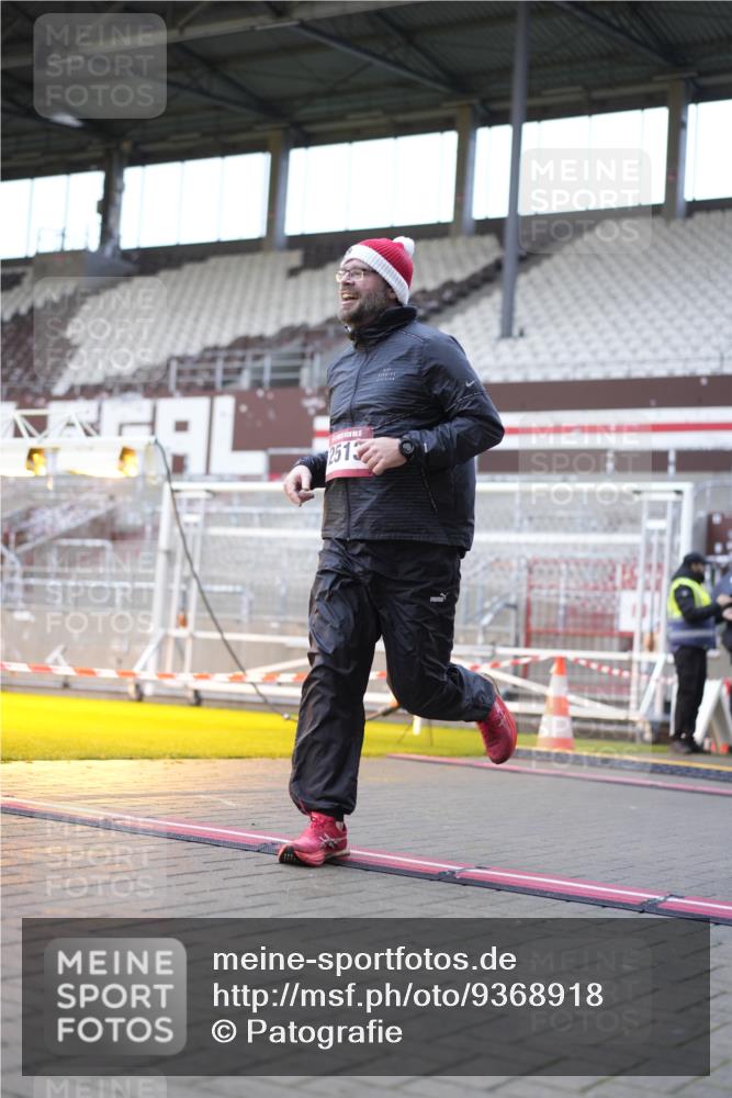 07.12.2025 - St. Pauli X-Mass-Run No. 15 Patografie http://msf.ph/oto/9368918 07.12.2025 11:19:01 Ziel 1109, 1322, 1617, 2064, 2067, 2597 meine-sportfotos.de