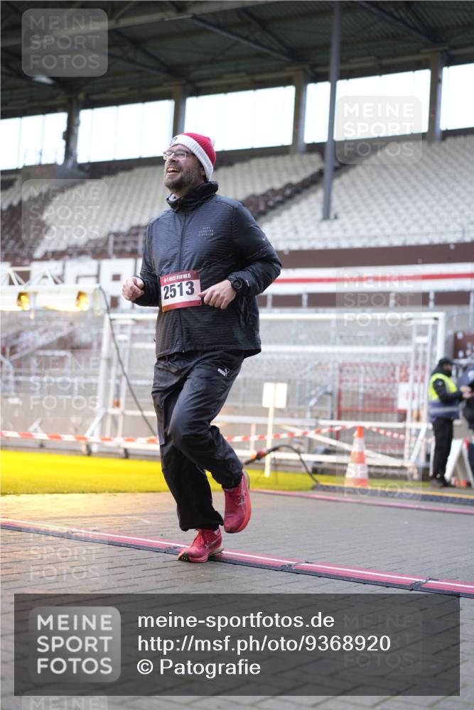 07.12.2025 - St. Pauli X-Mass-Run No. 15 Patografie http://msf.ph/oto/9368920 07.12.2025 11:19:02 Ziel 1322, 1617, 2064, 2067, 2597 meine-sportfotos.de