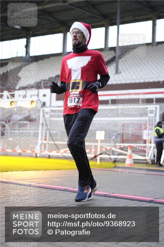 07.12.2025 - St. Pauli X-Mass-Run No. 15 Patografie http://msf.ph/oto/9368923 07.12.2025 11:19:03 Ziel 295, 302, 1617, 2064, 2067, 2597 meine-sportfotos.de