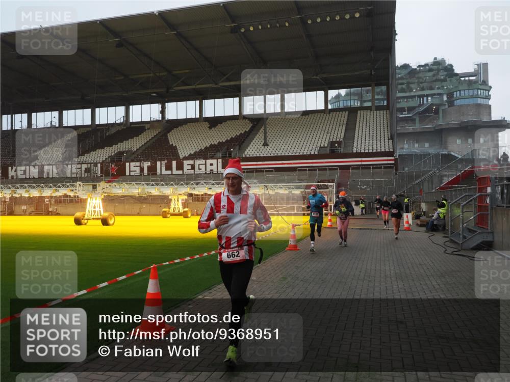 07.12.2025 - St. Pauli X-Mass-Run No. 15 Fabian Wolf http://msf.ph/oto/9368951 07.12.2025 09:56:42 Ziel 198, 662, 1165, 3255, 4208, 4209 meine-sportfotos.de