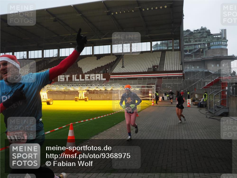 07.12.2025 - St. Pauli X-Mass-Run No. 15 Fabian Wolf http://msf.ph/oto/9368975 07.12.2025 09:56:45 Ziel 198, 662, 1116, 1165, 3255, 4208, 4209 meine-sportfotos.de