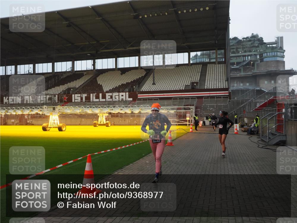 07.12.2025 - St. Pauli X-Mass-Run No. 15 Fabian Wolf http://msf.ph/oto/9368977 07.12.2025 09:56:45 Ziel 198, 662, 1116, 1165, 3255, 4208, 4209 meine-sportfotos.de