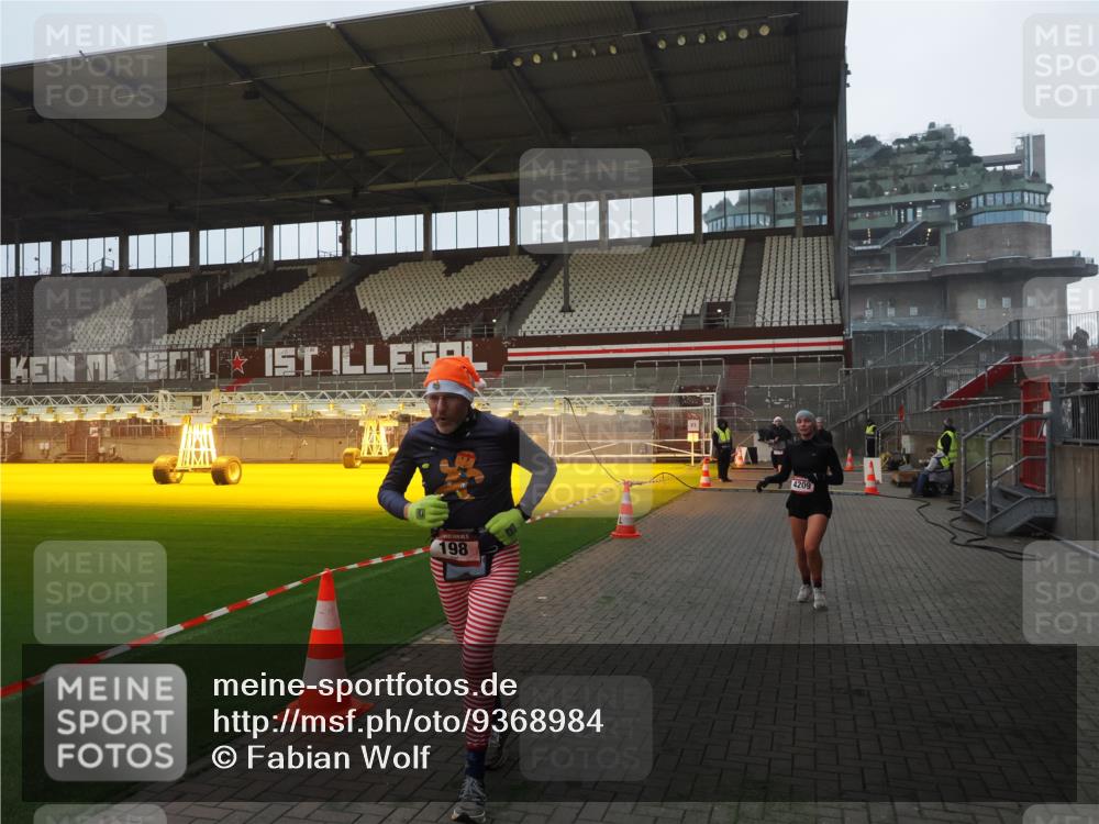 07.12.2025 - St. Pauli X-Mass-Run No. 15 Fabian Wolf http://msf.ph/oto/9368984 07.12.2025 09:56:45 Ziel 198, 662, 1116, 1165, 3255, 4208, 4209 meine-sportfotos.de