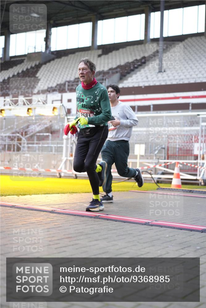 07.12.2025 - St. Pauli X-Mass-Run No. 15 Patografie http://msf.ph/oto/9368985 07.12.2025 11:19:45 Ziel 1336, 1343, 2217, 2581, 2771, 3075, 3160, 3822, 3823 meine-sportfotos.de