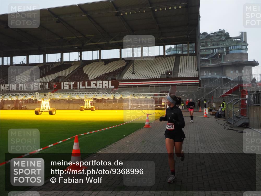 07.12.2025 - St. Pauli X-Mass-Run No. 15 Fabian Wolf http://msf.ph/oto/9368996 07.12.2025 09:56:47 Ziel 198, 662, 1116, 1165, 4208, 4209 meine-sportfotos.de
