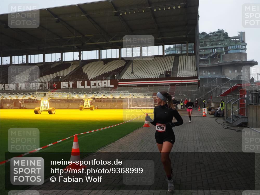 07.12.2025 - St. Pauli X-Mass-Run No. 15 Fabian Wolf http://msf.ph/oto/9368999 07.12.2025 09:56:47 Ziel 198, 662, 1116, 1165, 4208, 4209 meine-sportfotos.de