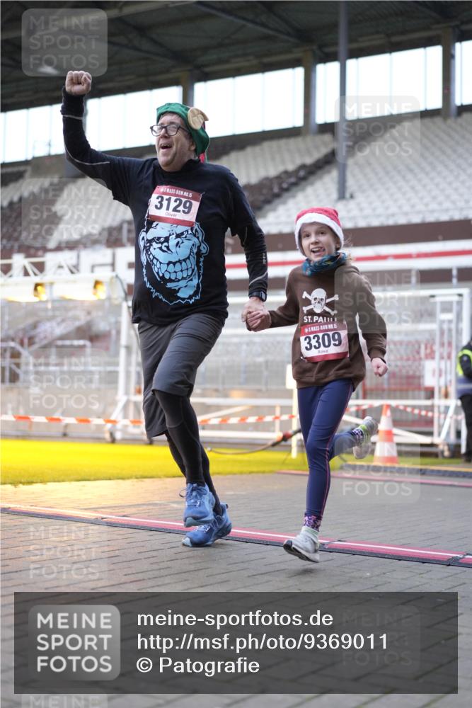07.12.2025 - St. Pauli X-Mass-Run No. 15 Patografie http://msf.ph/oto/9369011 07.12.2025 11:20:19 Ziel 2577, 2578, 3129, 3157, 3309, 4637 meine-sportfotos.de
