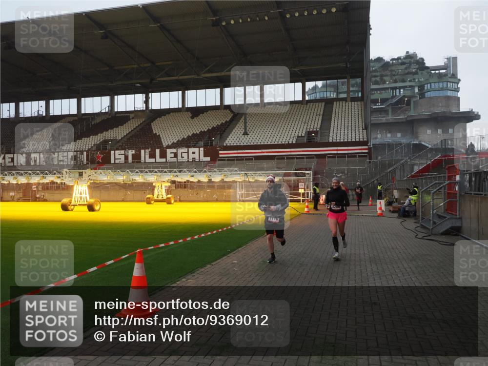 07.12.2025 - St. Pauli X-Mass-Run No. 15 Fabian Wolf http://msf.ph/oto/9369012 07.12.2025 09:56:50 Ziel 198, 497, 662, 1116, 1165, 2861, 4208, 4209 meine-sportfotos.de