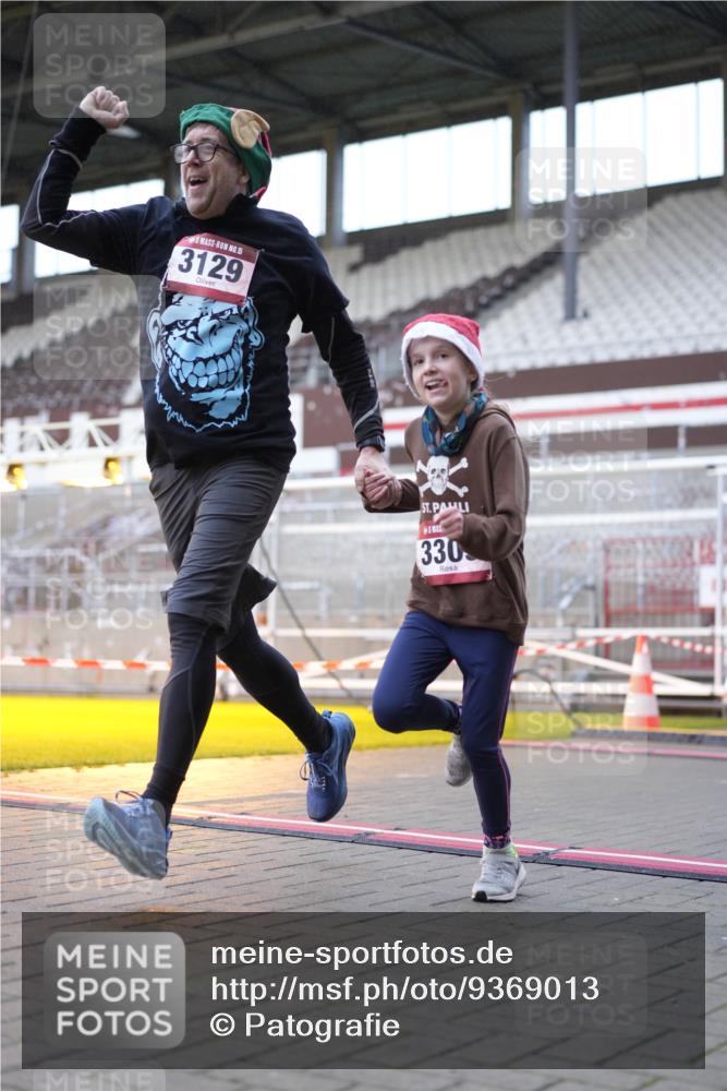 07.12.2025 - St. Pauli X-Mass-Run No. 15 Patografie http://msf.ph/oto/9369013 07.12.2025 11:20:19 Ziel 2577, 2578, 3129, 3157, 3309, 4637 meine-sportfotos.de