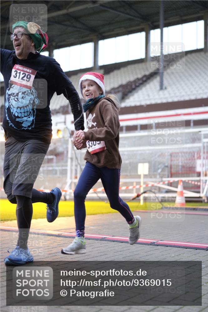 07.12.2025 - St. Pauli X-Mass-Run No. 15 Patografie http://msf.ph/oto/9369015 07.12.2025 11:20:19 Ziel 2577, 2578, 3129, 3157, 3309, 4637 meine-sportfotos.de