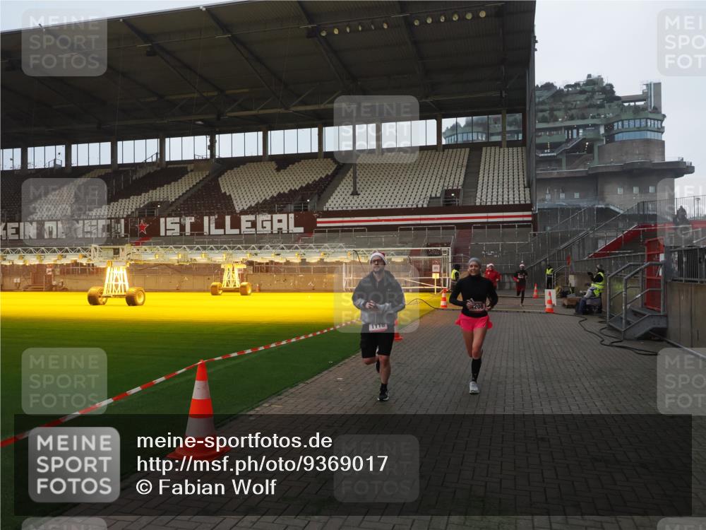 07.12.2025 - St. Pauli X-Mass-Run No. 15 Fabian Wolf http://msf.ph/oto/9369017 07.12.2025 09:56:50 Ziel 198, 497, 662, 1116, 1165, 2861, 4208, 4209 meine-sportfotos.de