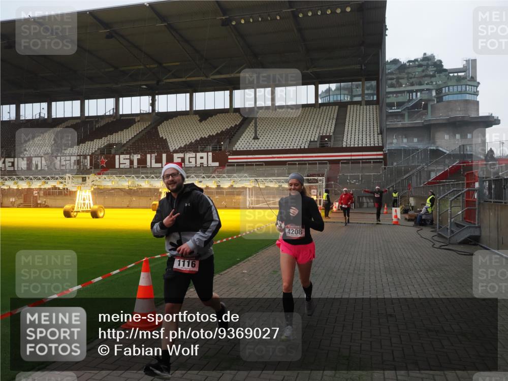 07.12.2025 - St. Pauli X-Mass-Run No. 15 Fabian Wolf http://msf.ph/oto/9369027 07.12.2025 09:56:51 Ziel 198, 497, 662, 1116, 1165, 2861, 4208, 4209 meine-sportfotos.de