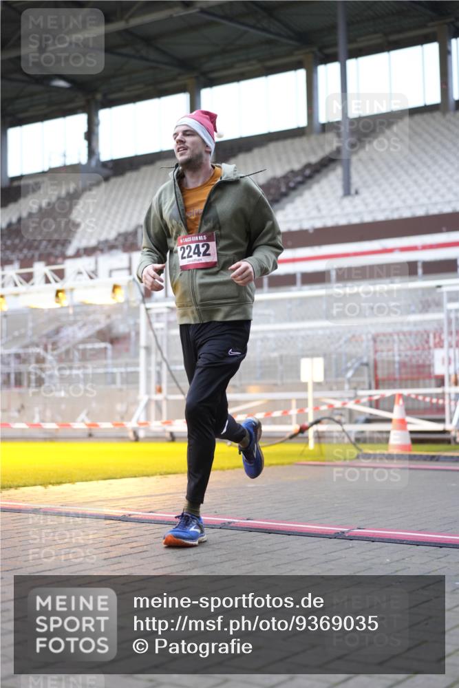 07.12.2025 - St. Pauli X-Mass-Run No. 15 Patografie http://msf.ph/oto/9369035 07.12.2025 11:20:29 Ziel 1020, 1135, 1614, 2132, 2134, 2242, 2305, 3129, 3157, 3309, 4637 meine-sportfotos.de