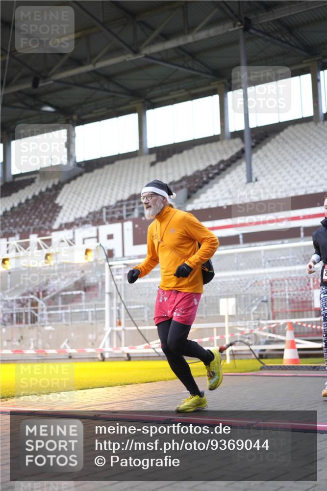 07.12.2025 - St. Pauli X-Mass-Run No. 15 Patografie http://msf.ph/oto/9369044 07.12.2025 11:20:44 Ziel 540, 765, 2242, 2379, 2462, 2601, 3037 meine-sportfotos.de