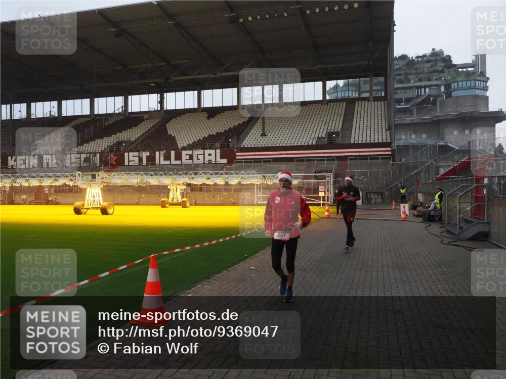 07.12.2025 - St. Pauli X-Mass-Run No. 15 Fabian Wolf http://msf.ph/oto/9369047 07.12.2025 09:56:56 Ziel 198, 497, 662, 1116, 1165, 2861, 4208, 4209 meine-sportfotos.de