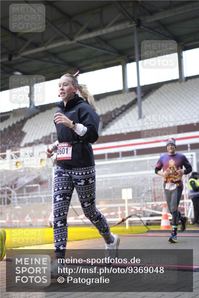 07.12.2025 - St. Pauli X-Mass-Run No. 15 Patografie http://msf.ph/oto/9369048 07.12.2025 11:20:45 Ziel 540, 765, 2379, 2462, 2601, 3037 meine-sportfotos.de