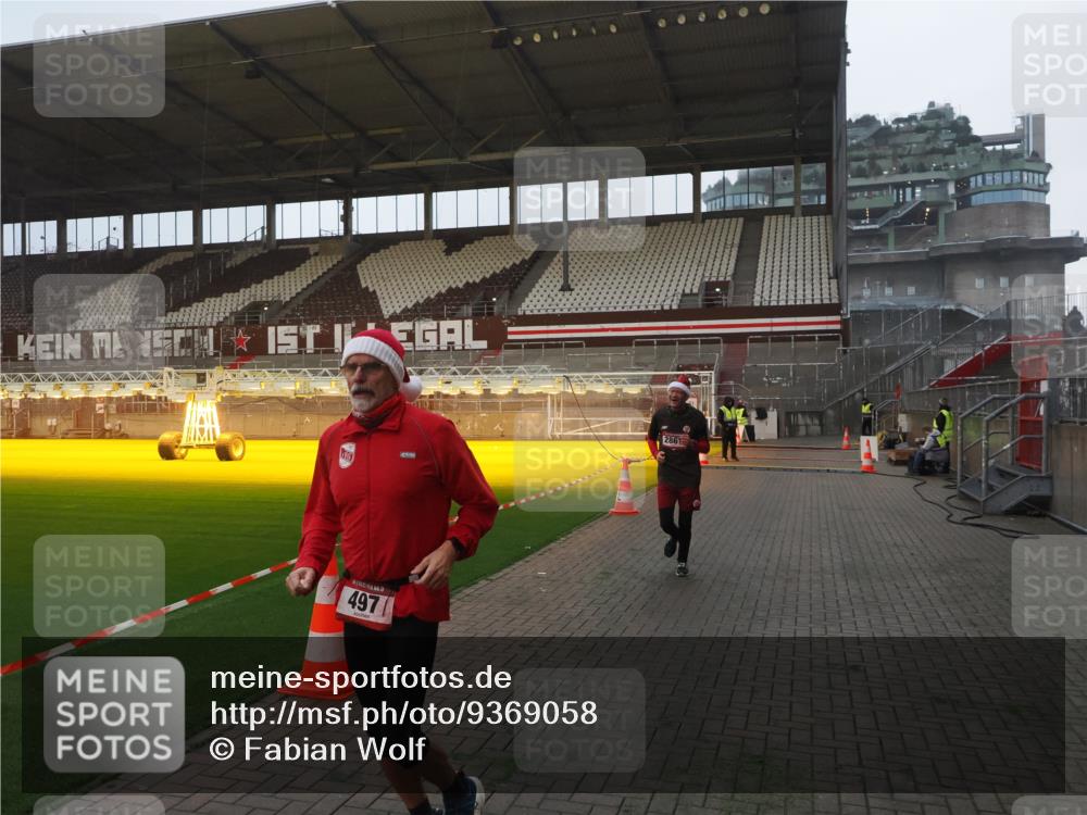 07.12.2025 - St. Pauli X-Mass-Run No. 15 Fabian Wolf http://msf.ph/oto/9369058 07.12.2025 09:56:57 Ziel 198, 497, 1116, 1165, 2861, 4208, 4209 meine-sportfotos.de