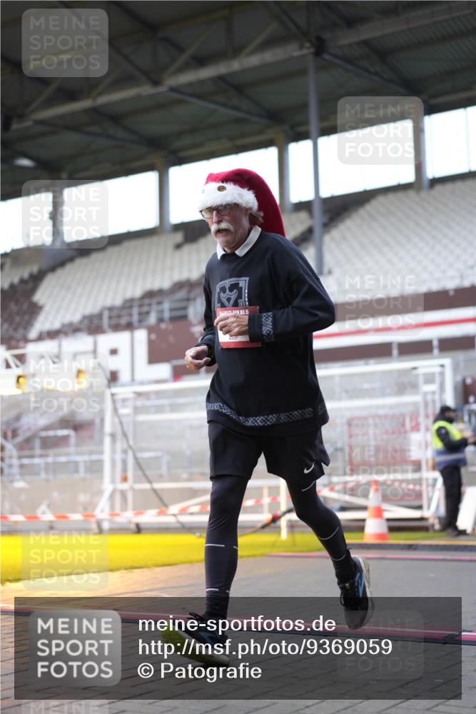07.12.2025 - St. Pauli X-Mass-Run No. 15 Patografie http://msf.ph/oto/9369059 07.12.2025 11:20:47 Ziel 540, 765, 2379, 2462, 2601, 3037 meine-sportfotos.de