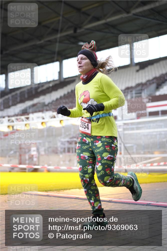 07.12.2025 - St. Pauli X-Mass-Run No. 15 Patografie http://msf.ph/oto/9369063 07.12.2025 11:20:58 Ziel 540, 765, 2379, 2462, 2601, 2854, 3037 meine-sportfotos.de