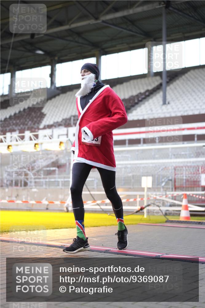 07.12.2025 - St. Pauli X-Mass-Run No. 15 Patografie http://msf.ph/oto/9369087 07.12.2025 11:21:12 Ziel 2375, 2376, 2579, 2854, 2867, 3135, 3159, 3220, 3283 meine-sportfotos.de