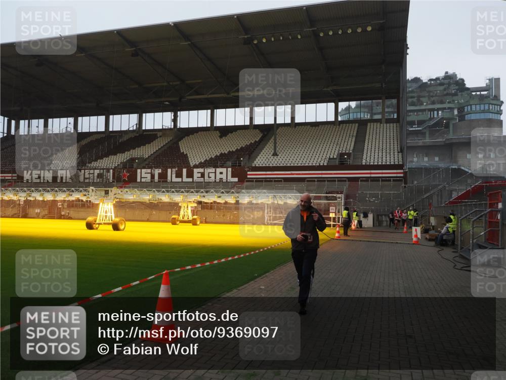 07.12.2025 - St. Pauli X-Mass-Run No. 15 Fabian Wolf http://msf.ph/oto/9369097 07.12.2025 09:57:18 Ziel 3320, 4032 meine-sportfotos.de