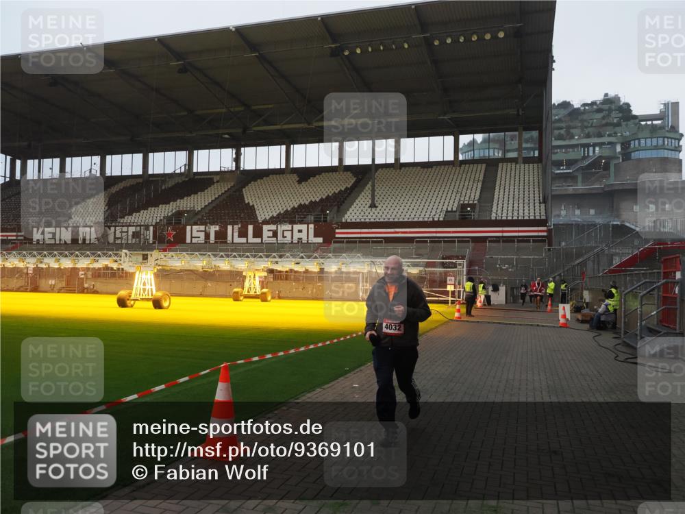 07.12.2025 - St. Pauli X-Mass-Run No. 15 Fabian Wolf http://msf.ph/oto/9369101 07.12.2025 09:57:19 Ziel 3320, 4032 meine-sportfotos.de