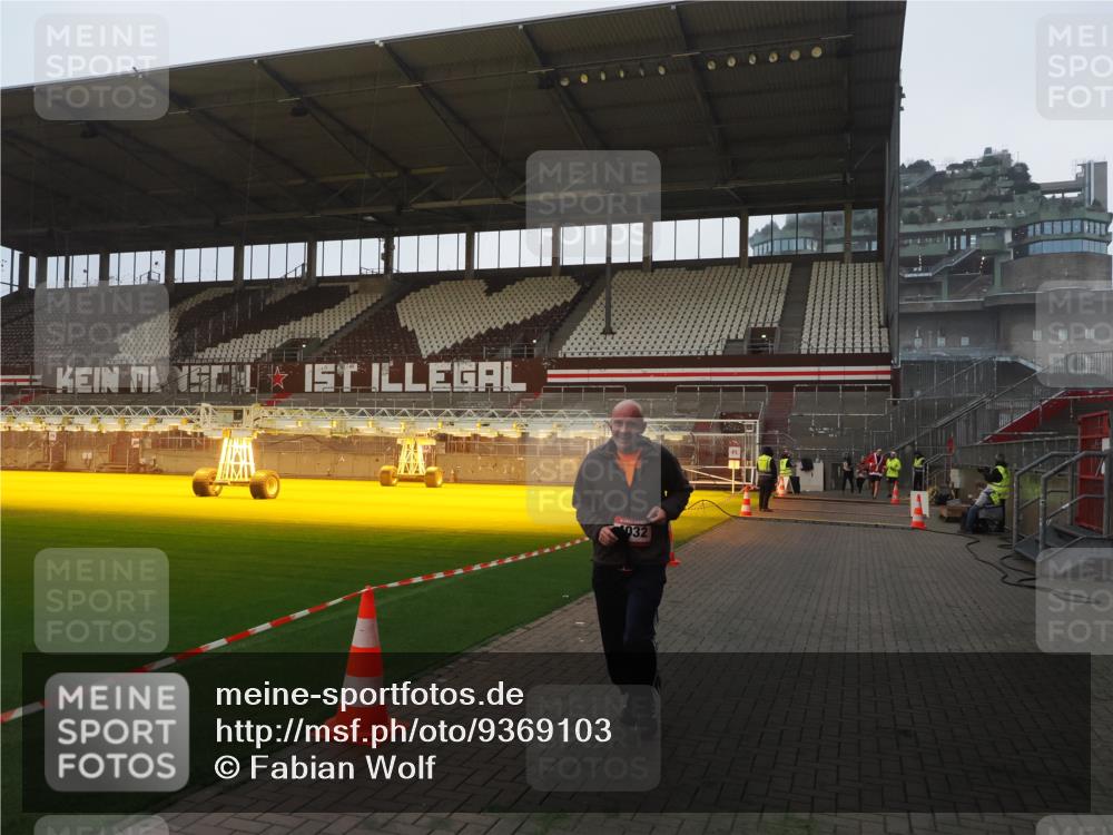 07.12.2025 - St. Pauli X-Mass-Run No. 15 Fabian Wolf http://msf.ph/oto/9369103 07.12.2025 09:57:19 Ziel 3320, 4032 meine-sportfotos.de