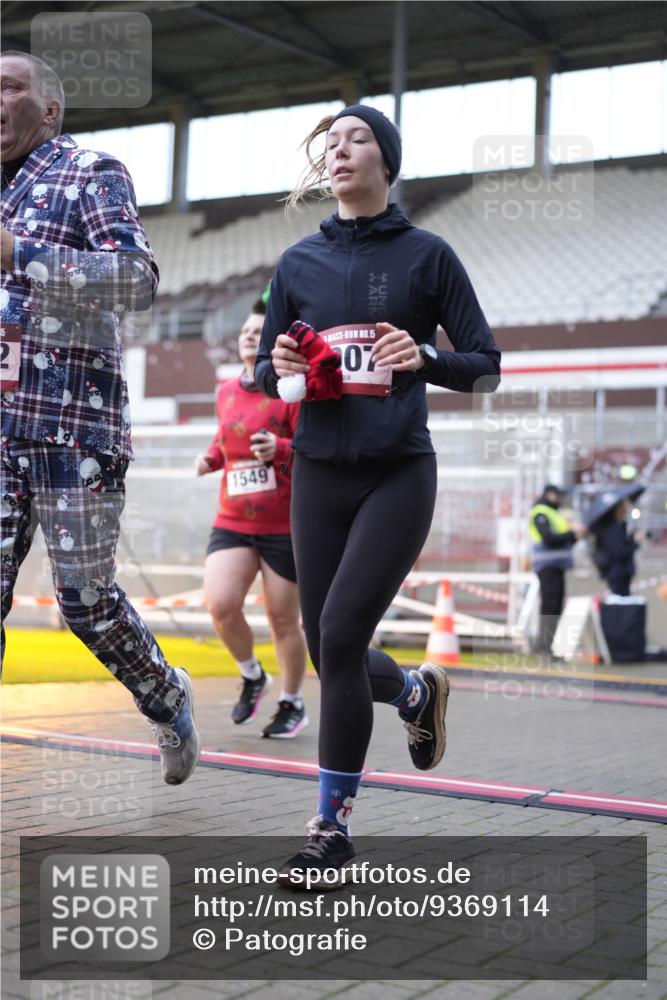 07.12.2025 - St. Pauli X-Mass-Run No. 15 Patografie http://msf.ph/oto/9369114 07.12.2025 11:21:26 Ziel 98, 105, 111, 232, 241, 1549, 1902, 1907, 2033, 2197, 2473, 2474, 2579, 3073, 3159, 3283 meine-sportfotos.de